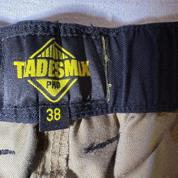 Men's Dual-Tone Cargo Pants - Picture 4 of 9